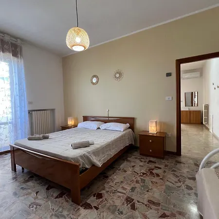Fronte Mare Con Balcone Vista Mare - 2 5 Posti Letto *